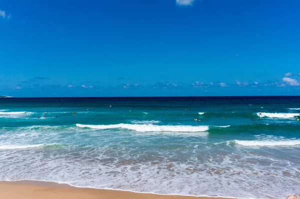 Австралійський океані пляжу з людьми — стокове фото