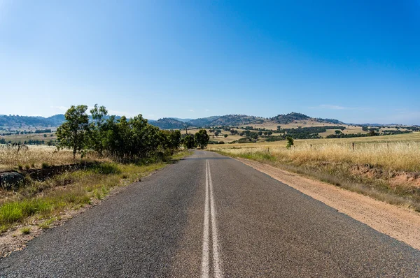 在澳大利亚内陆地区的农村公路 — 图库照片