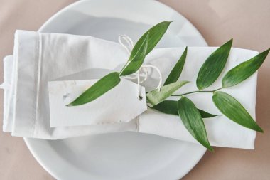 Düğün kutlamalarında tabak süsleme. düğün süslemeleri.