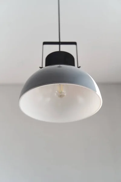 Moderno Lampadario Grigio Loft Decorazione Interna Alloggi Eleganti Lampada Incandescenza — Foto Stock