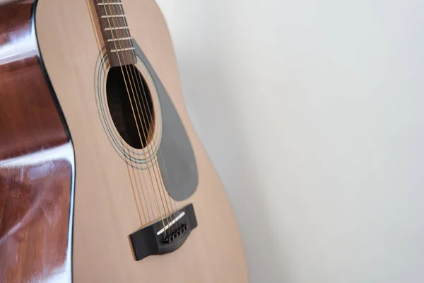 Klankbord Van Een Akoestische Gitaar Close Een Witte Achtergrond — Stockfoto