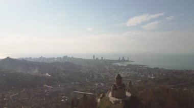 Batumi 'deki Kutsal Üçleme Kilisesi' nin havadan görünüşü