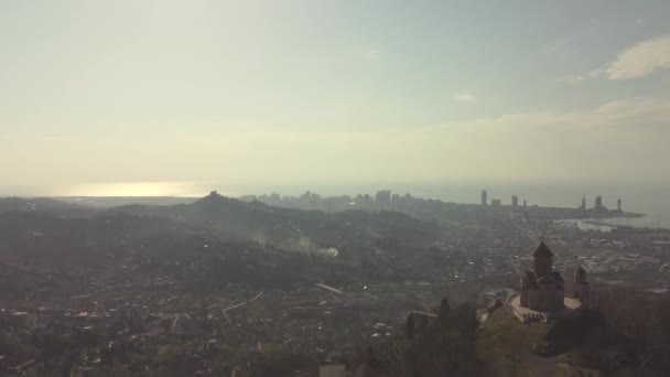 Luchtfoto van de Heilige Drie-eenheid kerk in Batumi — Stockvideo
