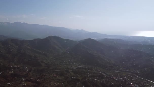 Meskhetian sırtı. Sameba Dağı 'ndan hava görüntüsü. Batumi, Georgia — Stok video