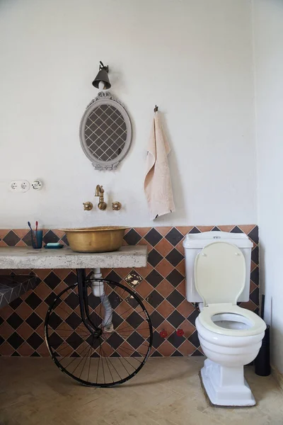 Misafir evinde şık bir banyo. — Stok fotoğraf