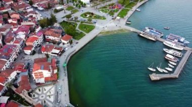 Ohri şehrinin hava manzarası. Ohri Gölü. Kuzey Makedonya