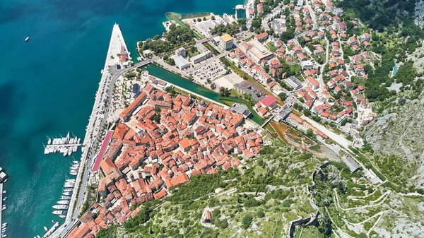 Veduta aerea di Kotor e della baia di Kotor. Montenegro — Foto Stock