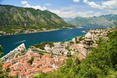 Kotor ve Kotor Körfezi 'nin havadan görünüşü. Karadağ. Yüksek kalite fotoğraf