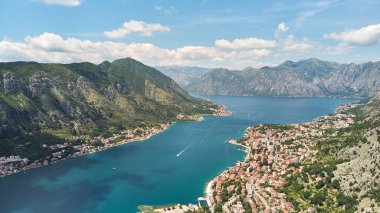 Kotor ve Kotor Körfezi 'nin havadan görünüşü. Karadağ. Yüksek kalite 4k görüntü