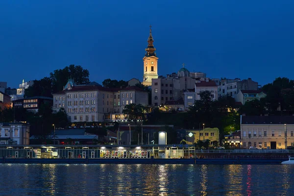 Όμορφη Θέα Του Ιστορικού Κέντρου Του Βελιγραδίου Στις Όχθες Του — Φωτογραφία Αρχείου