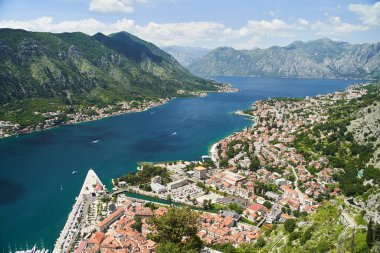 Kotor ve Kotor Körfezi 'nin havadan görünüşü. Karadağ. Yüksek kalite fotoğraf