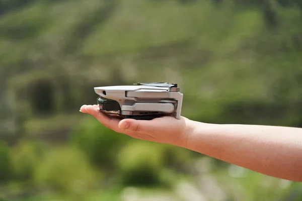 Modern Small Compact Quadcopter Girl Hand Launching Drone Your Hand — Stock Photo, Image