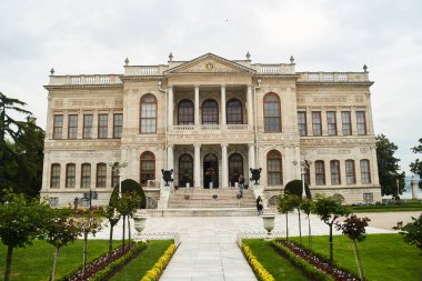 İstanbul 'daki Dolmabahce Sarayı' nın muhteşem mimarisinin manzarası. Yüksek kaliteli fotoğraf.