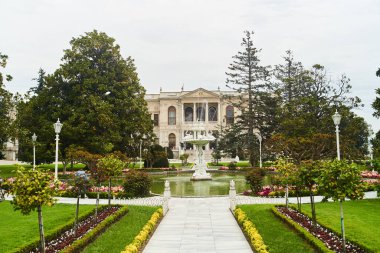 İstanbul 'daki Dolmabahce Sarayı' nın muhteşem mimarisinin manzarası. Yüksek kaliteli fotoğraf.