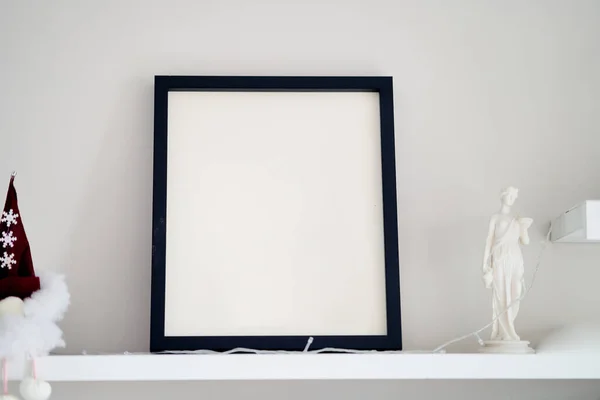 Cornice Fotografica Legno Bianco Trova All Interno Uno Sfondo Bianco — Foto Stock