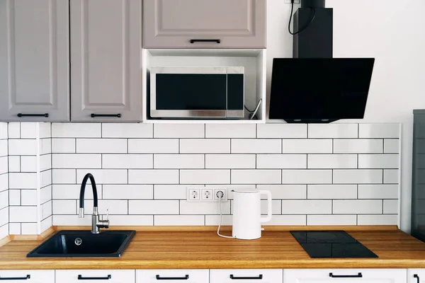 Armarios Blancos Con Mostrador Madera Cocina Moderna Foto Alta Calidad — Foto de Stock