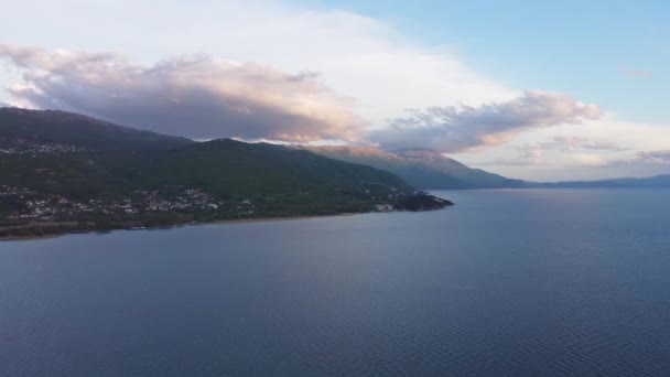 Vista aérea do Lago Ohrid. Macedónia do Norte — Vídeo de Stock