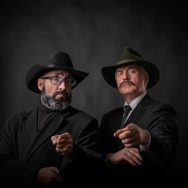 Два Зрелых Мужчины Богатые Джентльмены Бородой Усами Темной Одежде Пальто — стоковое фото