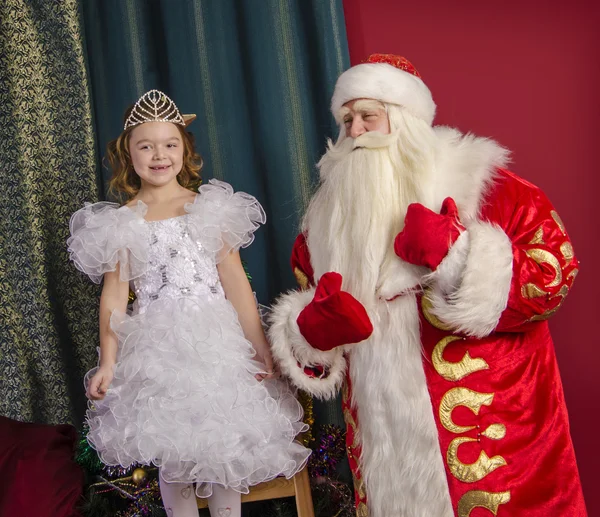 Weihnachtsmann gratuliert den Menschen — Stockfoto