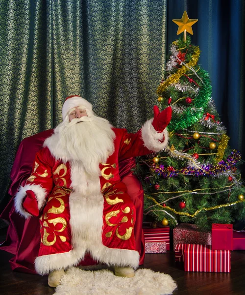 Santa Claus in de kamer — Stockfoto