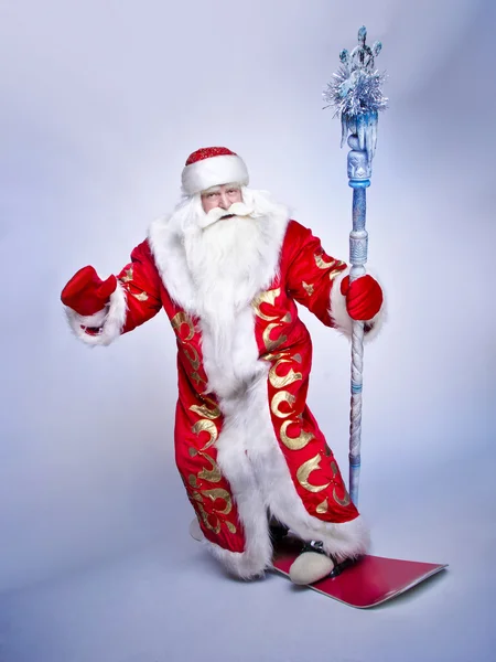 Санта Клаус учится ездить верхом — стоковое фото