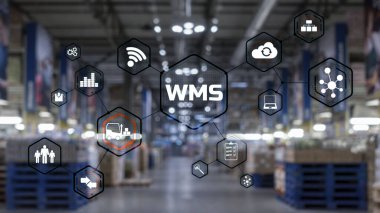 Bulanık depo arkaplanındaki WMS yazıları. Werehouse Yönetim Sistemi.