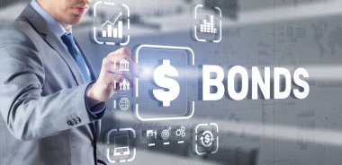 Bond Finans Bankası Teknolojisi konsepti. Ticaret Pazarı Ağı. İşadamı sanal ekrana tıklıyor.