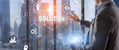 İnsan, yazıt çözümü kavramına tıklıyor.