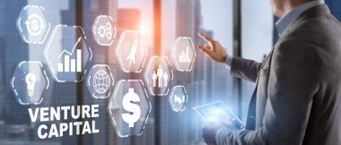 İşadamı sanal ekranda VENTURE CAPITAL 'i seçti