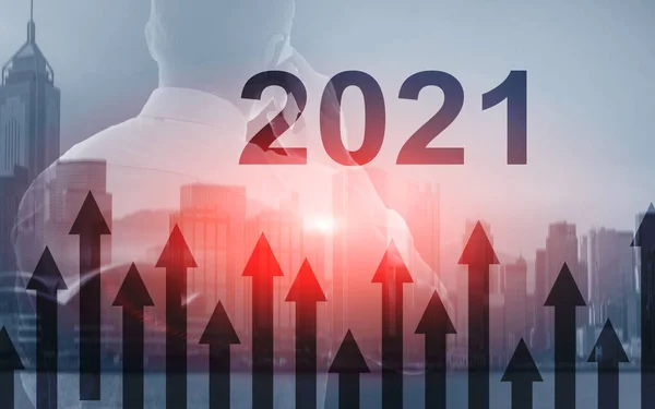 2021 Crecimiento hacia arriba flechas sobre fondo abstracto futurista. Invertir o concepto de negocio — Foto de Stock