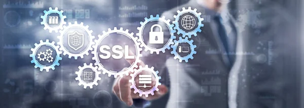 SSL Empresário pressionando a tela virtual conceito Secure Sockets Layer. Protocolos criptográficos fornecem comunicações seguras — Fotografia de Stock