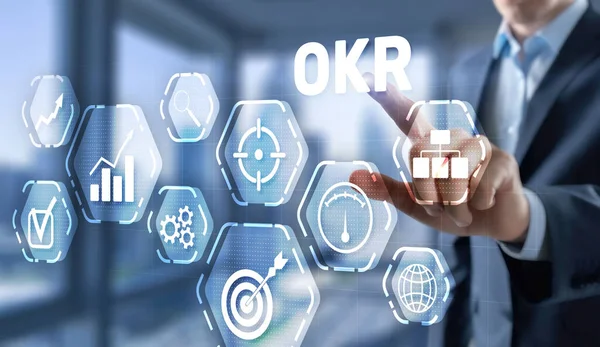 Man Hand aanraken van OKR inscriptie, 2021 technologie concept — Stockfoto