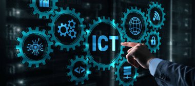 Bilgi ve iletişim teknolojisi kavramı 2021. İş adamı sanal ekran simgesine basıyor