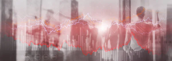 Finanzas Banca e Inversión. Doble exporsión apilada de monedas y ciudad con gráfico — Foto de Stock