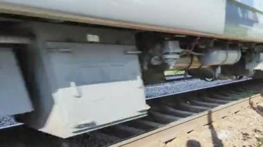 Demiryolunda tren yolculukları. Kapat Hızı.