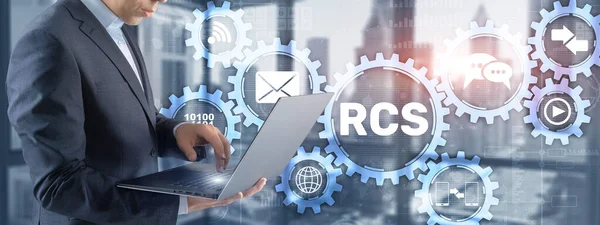 RCS. Rich Communication Services. Kommunikationsprotokoll zwischen Mobiltelefonen — Stockfoto