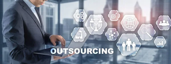 Koncepcja outsourcingu zasobów ludzkich w zakresie technologii biznesowych 2021 — Zdjęcie stockowe