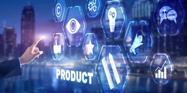 İşadamı, yazıt ürününün üzerine parmağını bastırıyor.