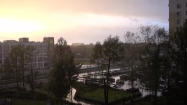 Ağır çekim üzerinde fırtına bulutları 250 fps.