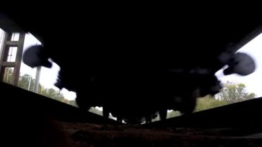 Boş demiryolu rayları. Tren rayları alt görünüm.