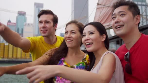 Turistas em viagem de turismo ao redor de Hong Kong — Vídeo de Stock