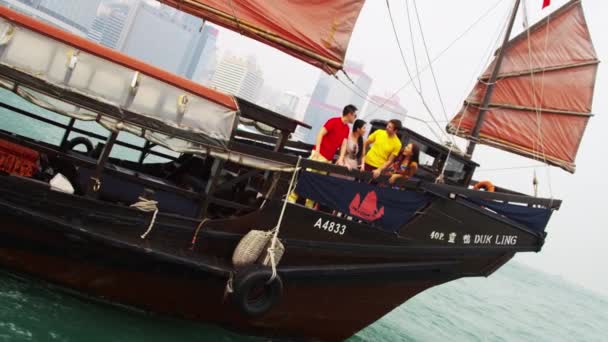 Turistas en viaje de turismo por Hong Kong — Vídeos de Stock