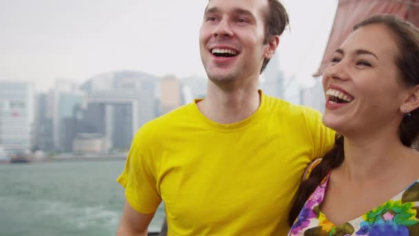 Ζευγάρι σε αξιοθέατα ταξίδι γύρω από το Χονγκ Κονγκ — Αρχείο Βίντεο