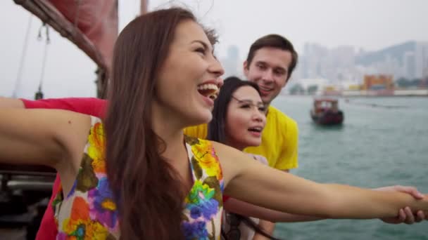 Touristes en voyage touristique autour de Hong Kong — Video