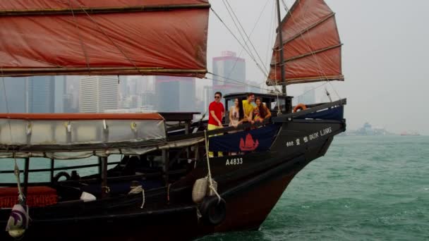 Turistas em viagem de turismo ao redor de Hong Kong — Vídeo de Stock