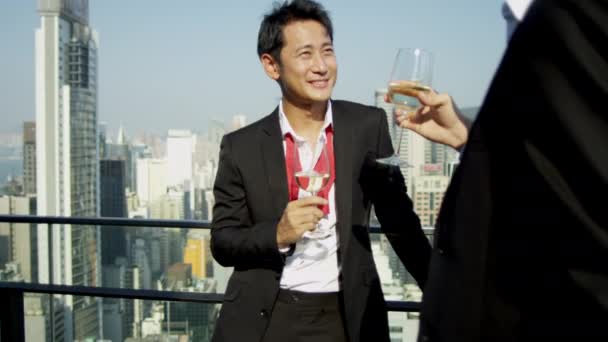 Financial brokers drinking champagne at rooftop bar — Stock Video