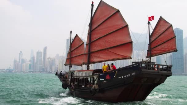 Turistas em viagem de turismo ao redor de Hong Kong — Vídeo de Stock