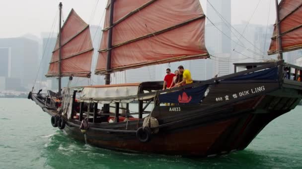 Turistas en viaje de turismo por Hong Kong — Vídeos de Stock