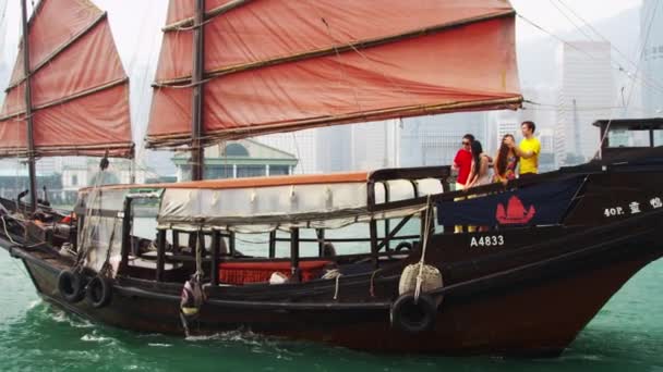 Turistas en viaje de turismo por Hong Kong — Vídeos de Stock