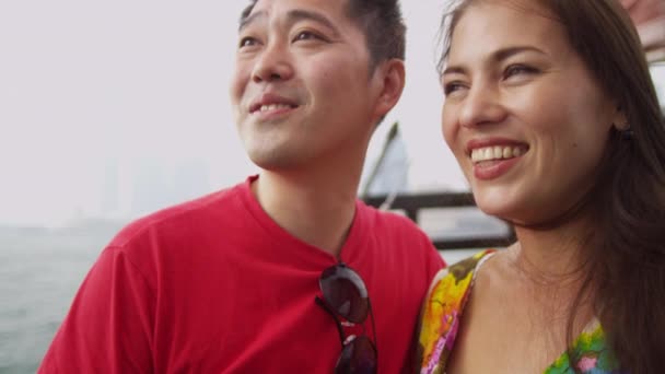 Туристы во время экскурсии по Гонконгу — стоковое видео